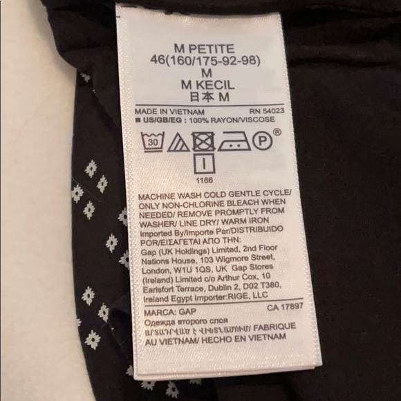 New Gap Print Smocked Skirt Black and White Size Petite Medium - Picture 3 of 3